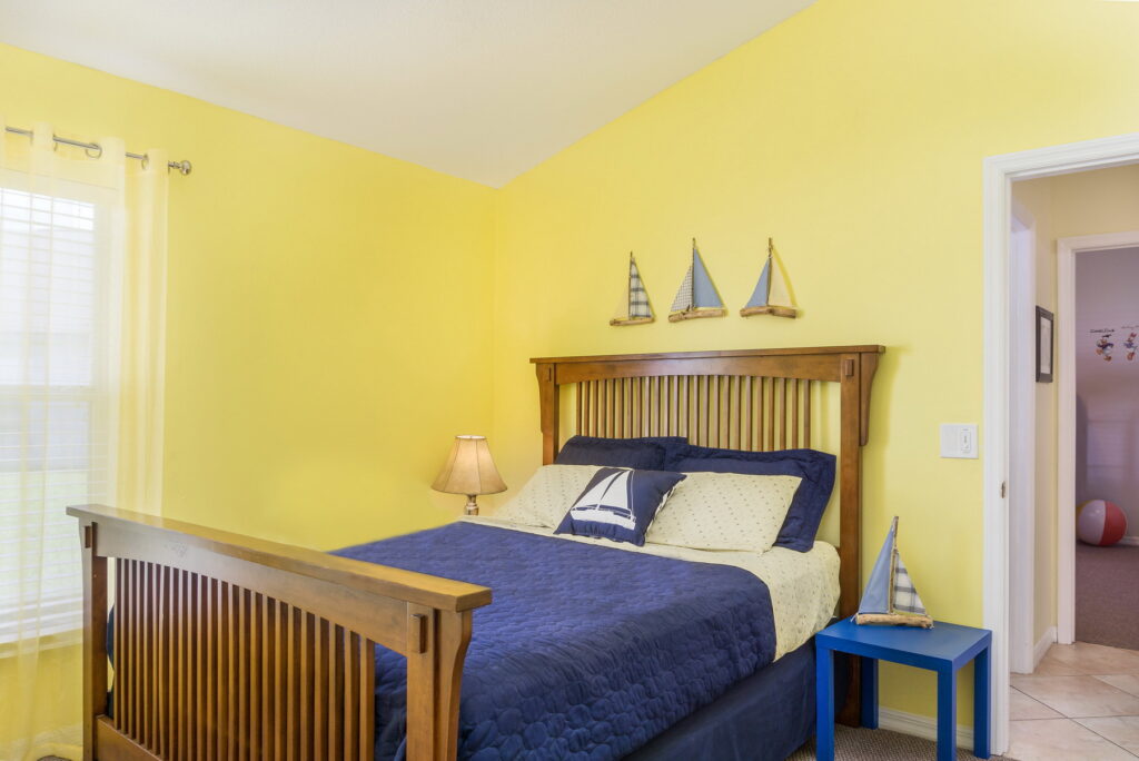 17 yellow room_resize